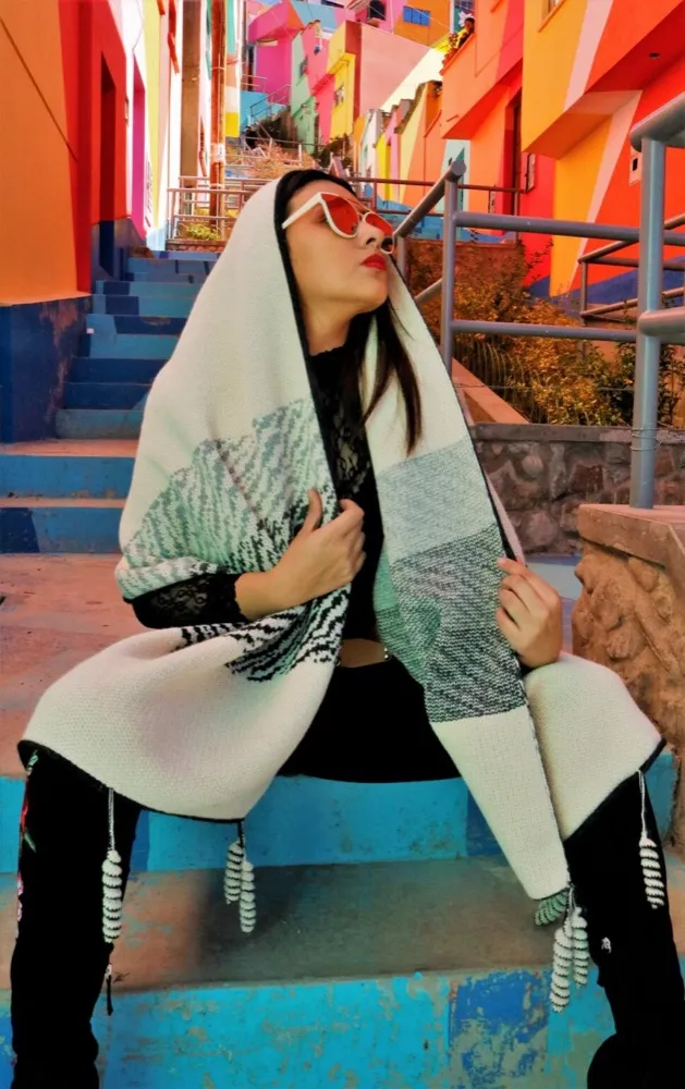 Mantilla Tiahuanaco
