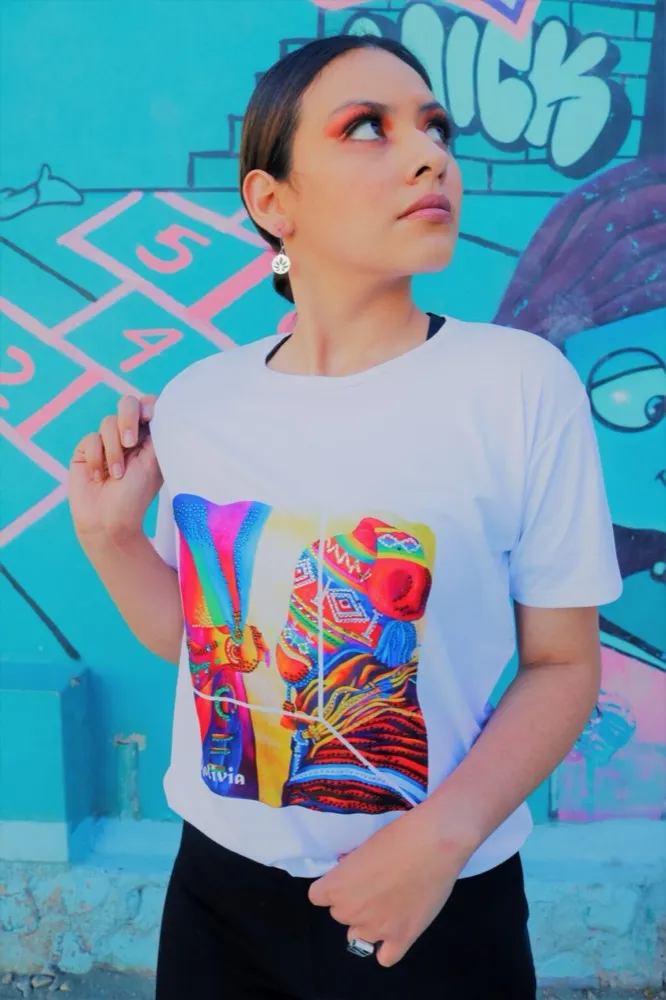 Poleras con diseños perlados